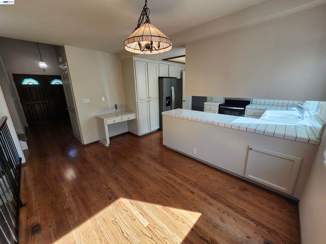18775 E Cavendish Dr, Castro Valley, CA 94552