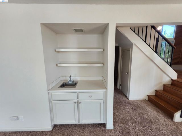 18775 E Cavendish Dr, Castro Valley, CA 94552