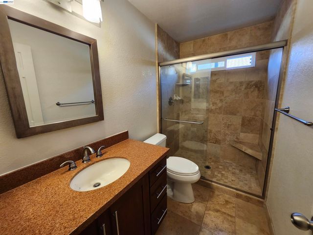 18775 E Cavendish Dr, Castro Valley, CA 94552