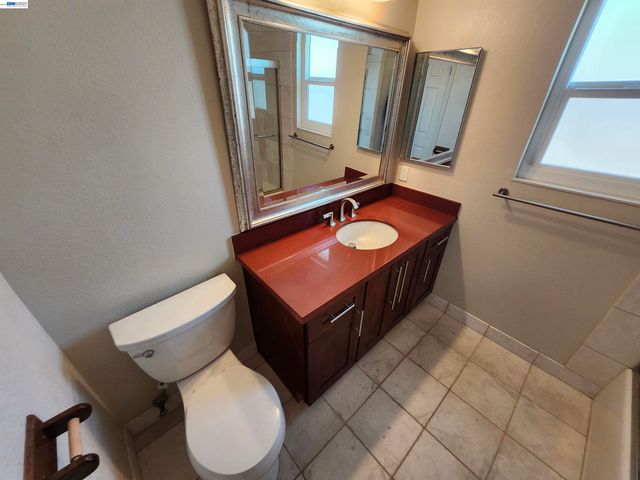 18775 E Cavendish Dr, Castro Valley, CA 94552
