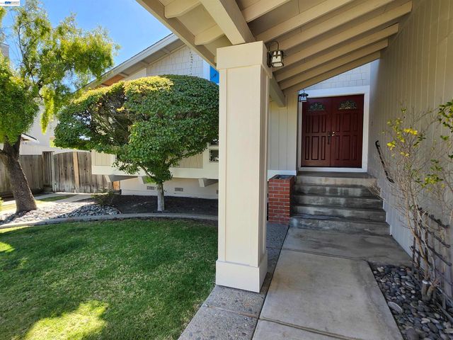 18775 E Cavendish Dr, Castro Valley, CA 94552