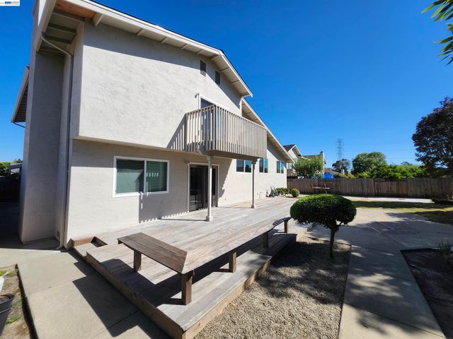 18775 E Cavendish Dr, Castro Valley, CA 94552