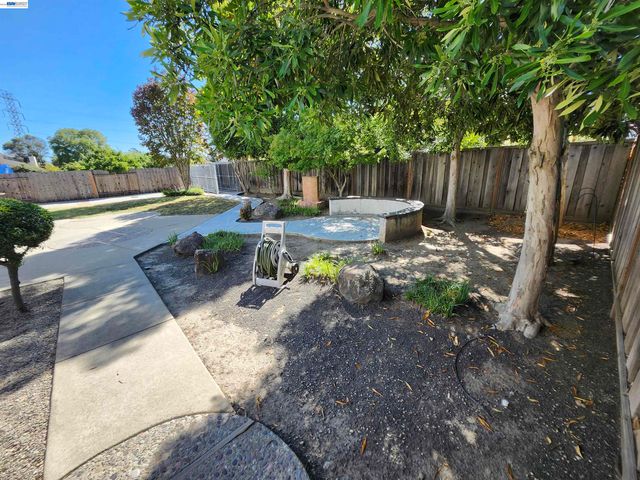 18775 E Cavendish Dr, Castro Valley, CA 94552