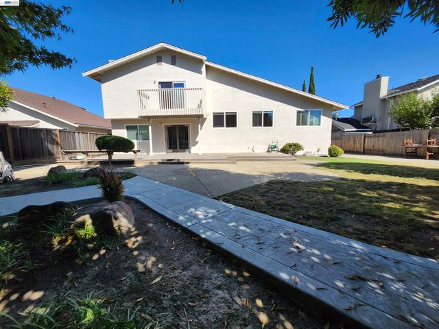 18775 E Cavendish Dr, Castro Valley, CA 94552