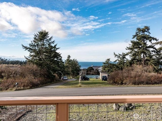 670 El Prado Avenue, Coupeville, WA 98239