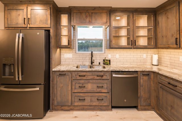 11565 COUNTY ROAD 385, Holts Summit, MO 65043