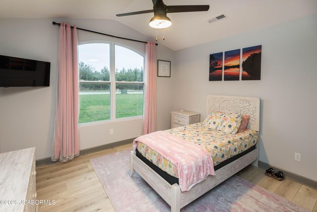 11565 COUNTY ROAD 385, Holts Summit, MO 65043