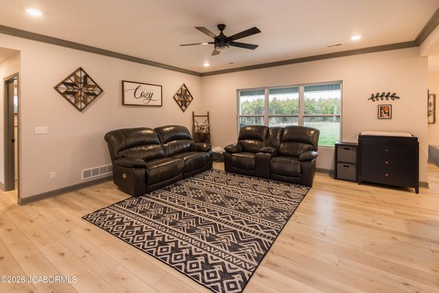 11565 COUNTY ROAD 385, Holts Summit, MO 65043