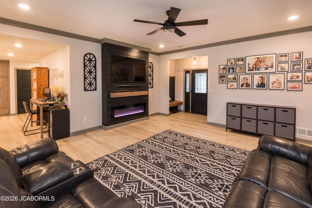 11565 COUNTY ROAD 385, Holts Summit, MO 65043