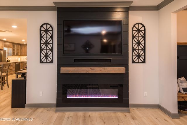 11565 COUNTY ROAD 385, Holts Summit, MO 65043