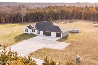 11565 COUNTY ROAD 385, Holts Summit, MO 65043