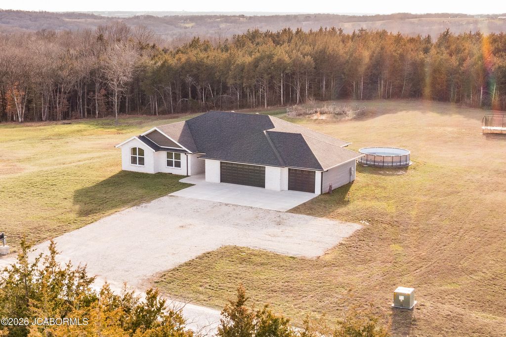 11565 COUNTY ROAD 385, Holts Summit, MO 65043