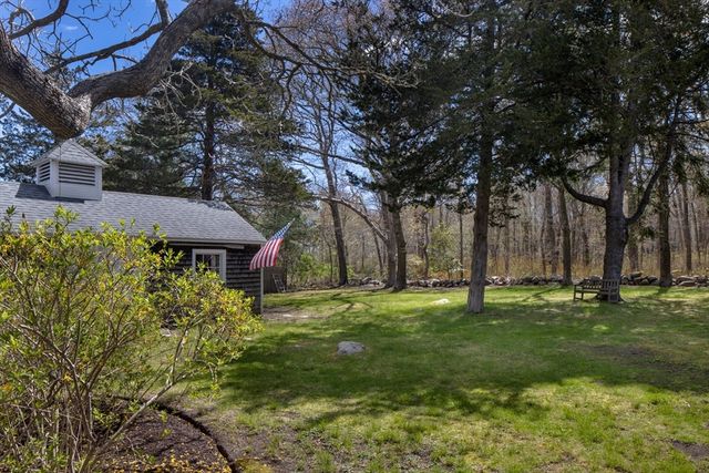 12 Noyes Ave, Mattapoisett, MA 02739