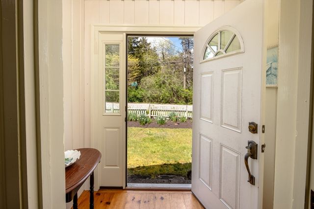 12 Noyes Ave, Mattapoisett, MA 02739