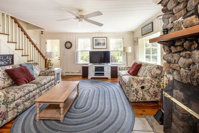12 Noyes Ave, Mattapoisett, MA 02739