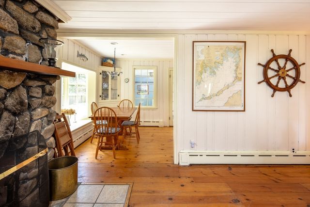 12 Noyes Ave, Mattapoisett, MA 02739