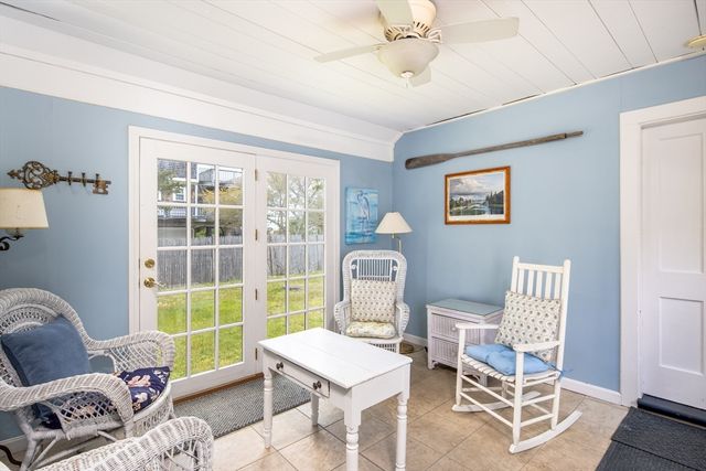 12 Noyes Ave, Mattapoisett, MA 02739