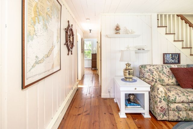 12 Noyes Ave, Mattapoisett, MA 02739