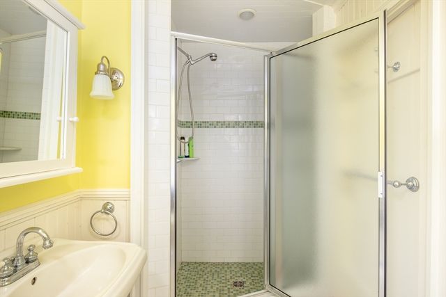 12 Noyes Ave, Mattapoisett, MA 02739