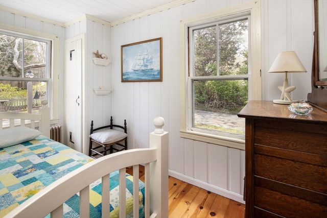 12 Noyes Ave, Mattapoisett, MA 02739