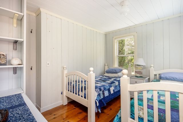 12 Noyes Ave, Mattapoisett, MA 02739
