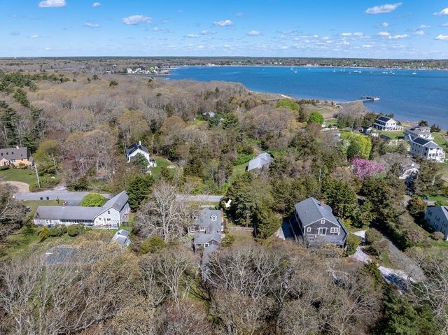 12 Noyes Ave, Mattapoisett, MA 02739