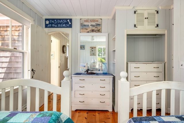 12 Noyes Ave, Mattapoisett, MA 02739