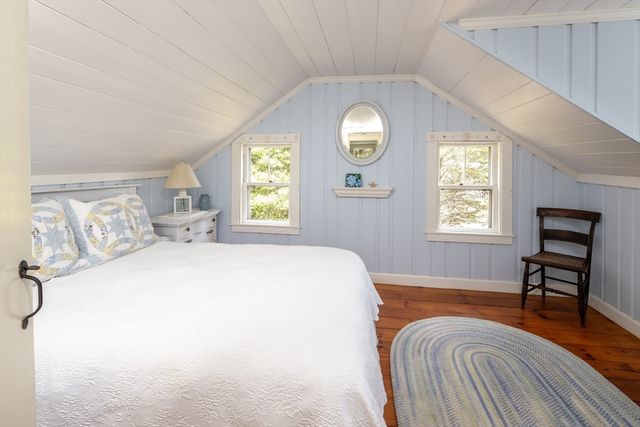 12 Noyes Ave, Mattapoisett, MA 02739