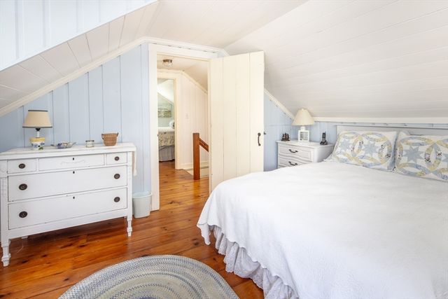 12 Noyes Ave, Mattapoisett, MA 02739