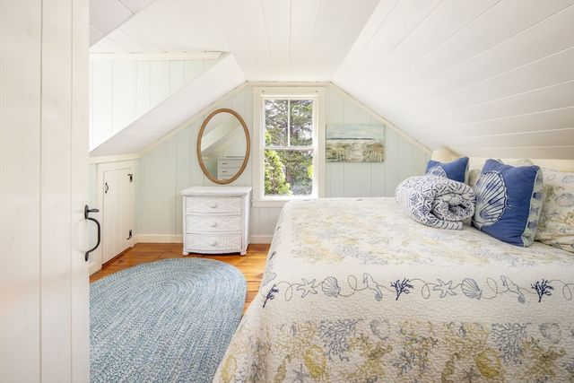 12 Noyes Ave, Mattapoisett, MA 02739