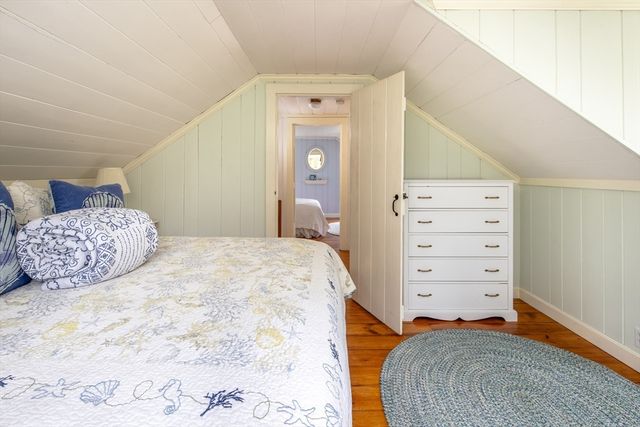 12 Noyes Ave, Mattapoisett, MA 02739