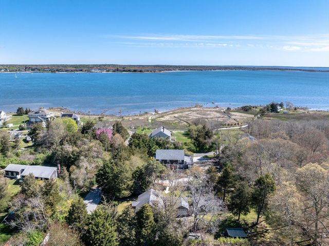 12 Noyes Ave, Mattapoisett, MA 02739