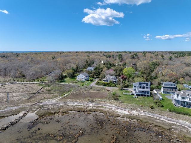 12 Noyes Ave, Mattapoisett, MA 02739