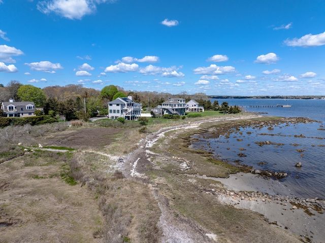 12 Noyes Ave, Mattapoisett, MA 02739