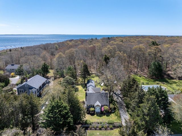 12 Noyes Ave, Mattapoisett, MA 02739