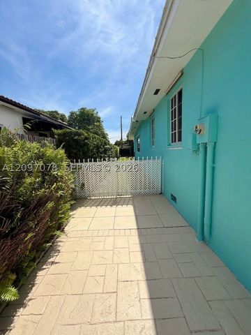4450 SW 2nd St, Miami, FL 33134