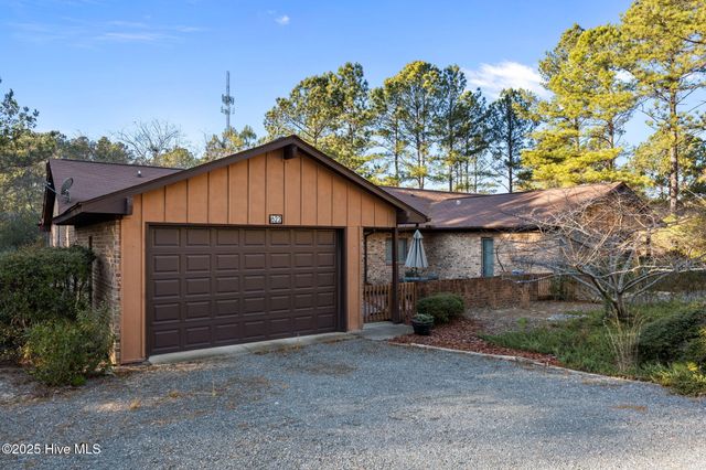 622 Redwood Drive, Southern Pines, NC 28387