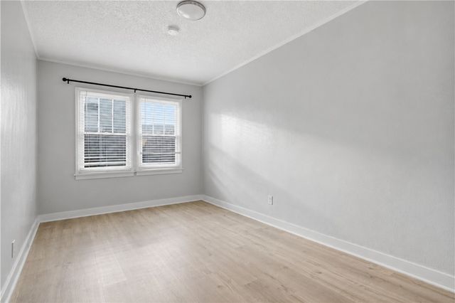 1042 W 57th Street, Los Angeles, CA 90037