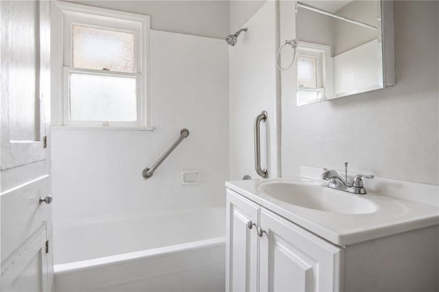 1042 W 57th Street, Los Angeles, CA 90037
