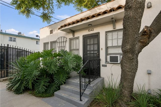 1042 W 57th Street, Los Angeles, CA 90037