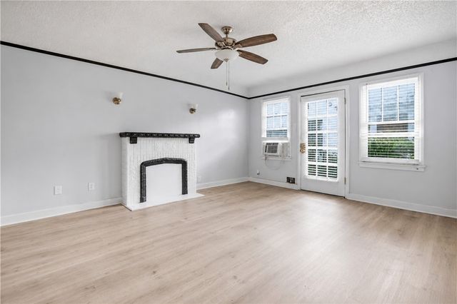 1042 W 57th Street, Los Angeles, CA 90037