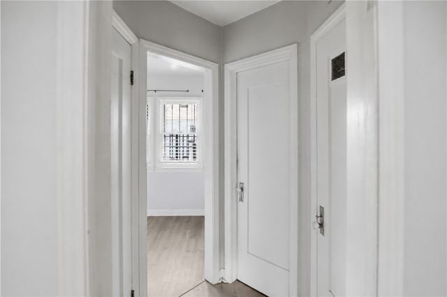 1042 W 57th Street, Los Angeles, CA 90037