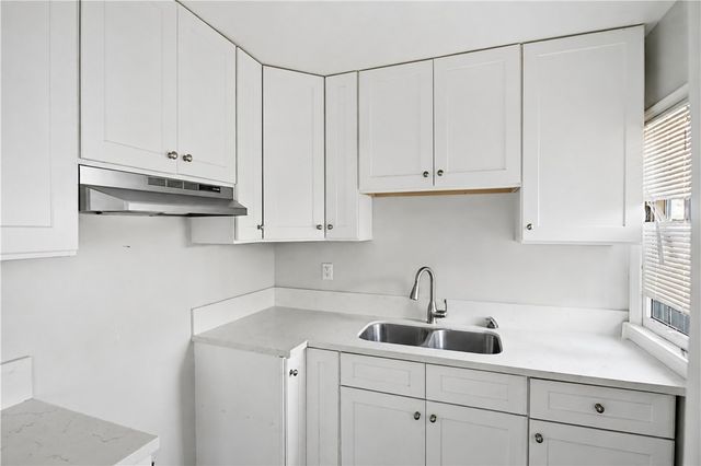1042 W 57th Street, Los Angeles, CA 90037