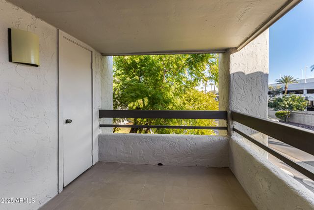 5207 N 24TH Street 201, Phoenix, AZ 85016