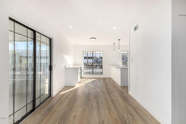 5207 N 24TH Street 201, Phoenix, AZ 85016