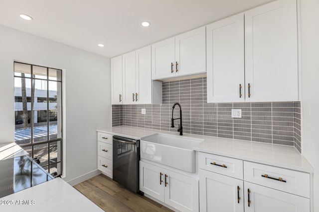 5207 N 24TH Street 201, Phoenix, AZ 85016