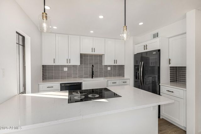 5207 N 24TH Street 201, Phoenix, AZ 85016