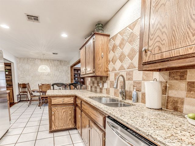 933 Luglena Lane, Purcell, OK 73080