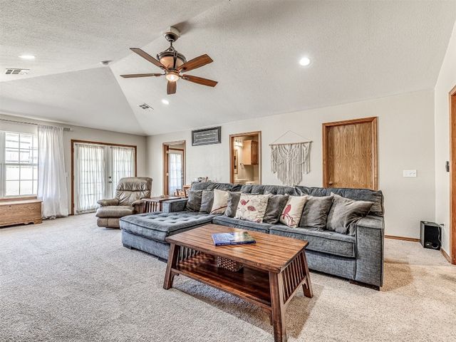 933 Luglena Lane, Purcell, OK 73080