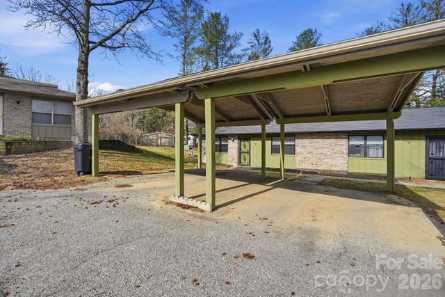 714 Farmington Circle, Hendersonville, NC 28739